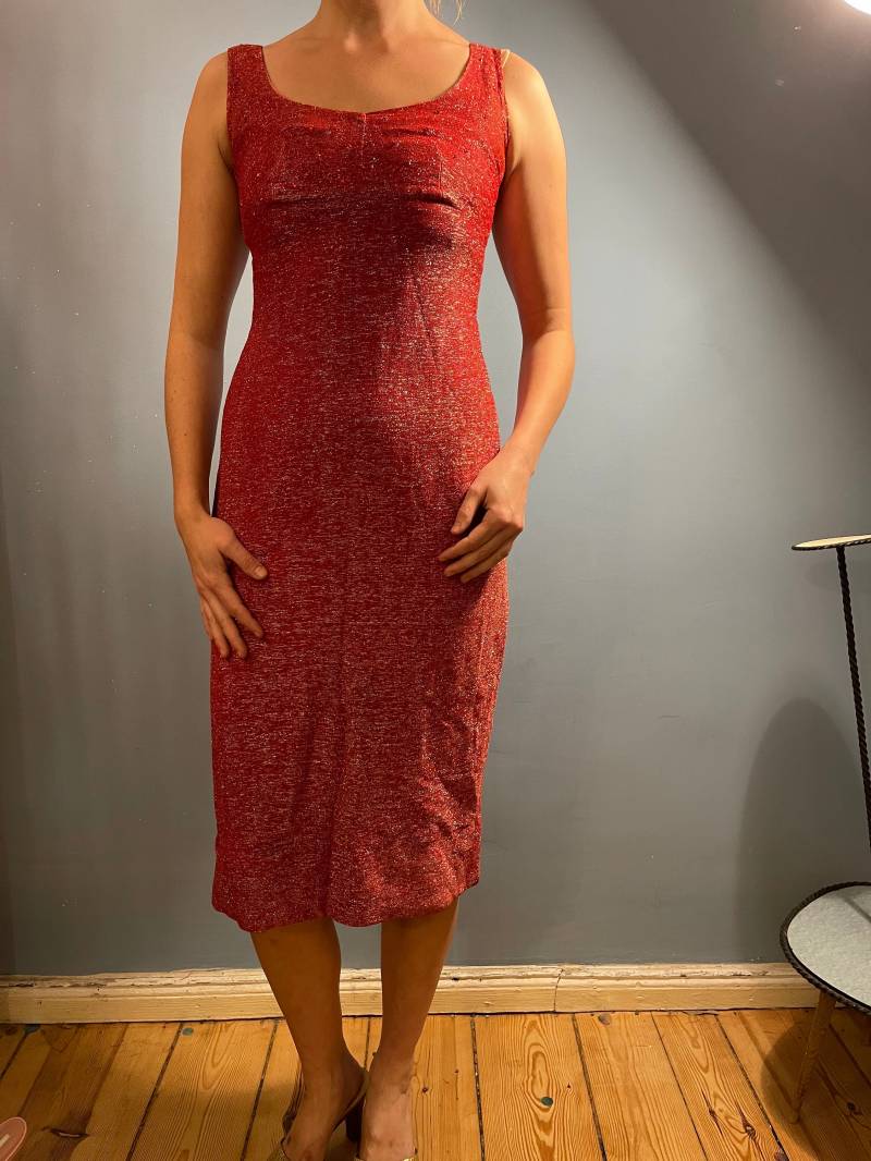 Rotes Lurexkleid 1950 Rockabilly Zigarette Midcentury True Vintage Night Out Cocktailbar Größe 38 von JosuDeJosusVintagesh
