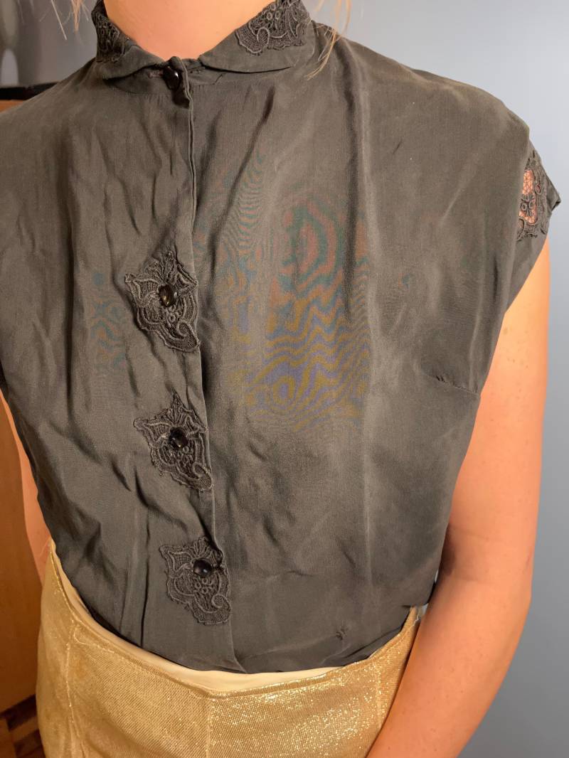 Schwarze Bluse Mit Böden True Vintage Größe M-L 1960Er Jahre Schwarze Bluse Mit Böden True Vintage Größe M-L 1960Er Jahre von JosuDeJosusVintagesh