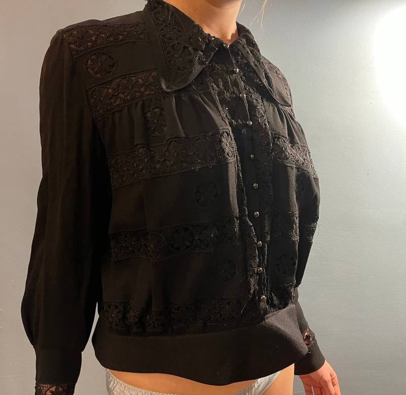 Schwarzes Hemd Mit Bestickten Böden, True Vintage-Grösse 1930Er Jahre Schwarzes Hemd Mit Bestickten Böden, True Vintage-Grösse 1930Er Jahre von JosuDeJosusVintagesh
