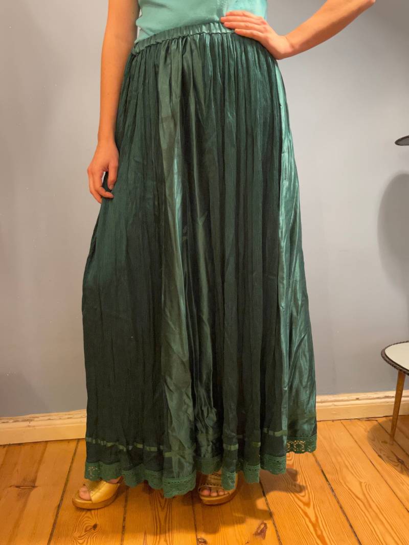 Seide Grüner Rock Boho Indien 1970Er Jahre in Voller Länge Größe L-xl von JosuDeJosusVintagesh