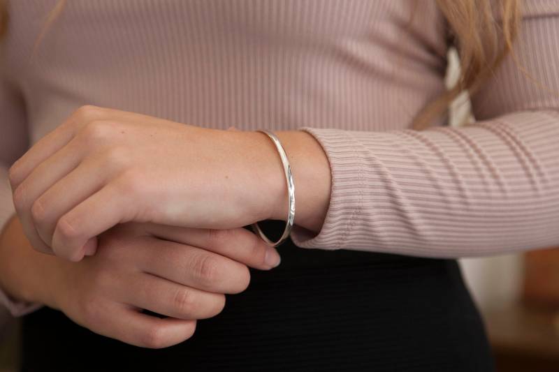 Cassidy Silber Elipse Armreif | Sterling 925 Massiv Cassidy Silber Elipse Armreif | Sterling 925 Massiv von Joulberry