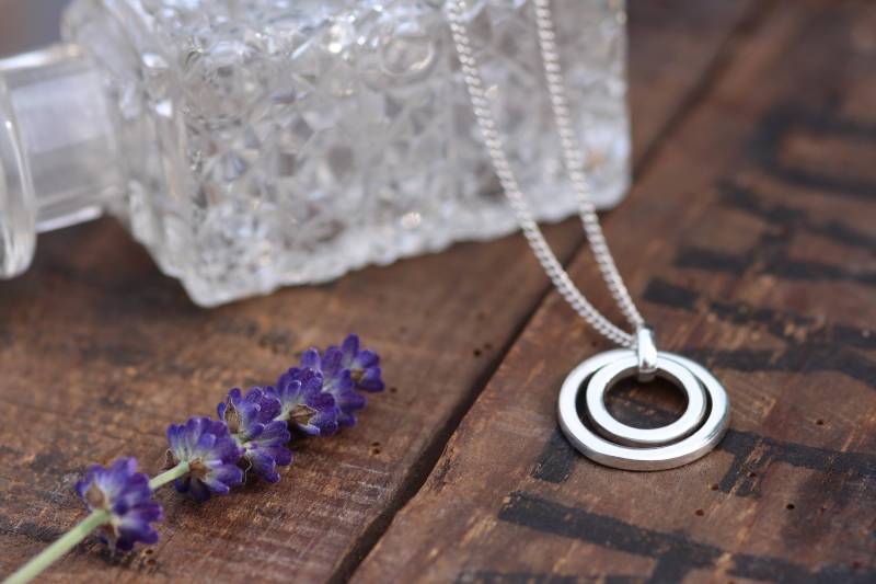Kensington Silber Und Gold In2You Halskette | 9 Karat Massivgold 375 9K Sterling 925 Massiv Kensington Silber Und Gold In2You Halskette | 9 Karat Massivgold 375 9K Sterling 925 Massiv von Joulberry