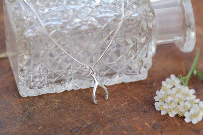 Madison Silber Wishbone Halskette | Sterling 925 Massiv Madison Silber Wishbone Halskette | Sterling 925 Massiv von Joulberry