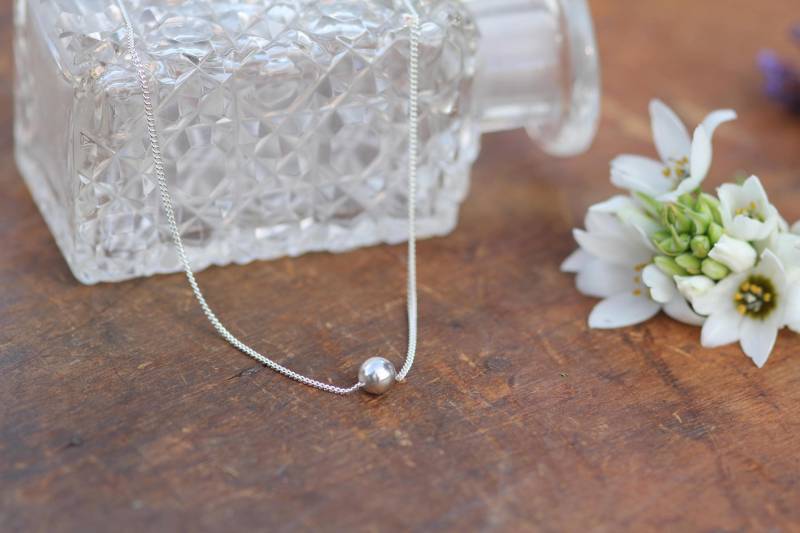 Monroe Silber Floating Ball Halskette | Sterling 925 Massiv Monroe Silber Floating Ball Halskette | Sterling 925 Massiv von Joulberry