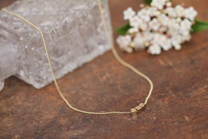 Nova 9 Karat Gold Würfel Halskette | Massivgold 375 9K Nova 9 Karat Gold Würfel Halskette | Massivgold 375 9K von Joulberry