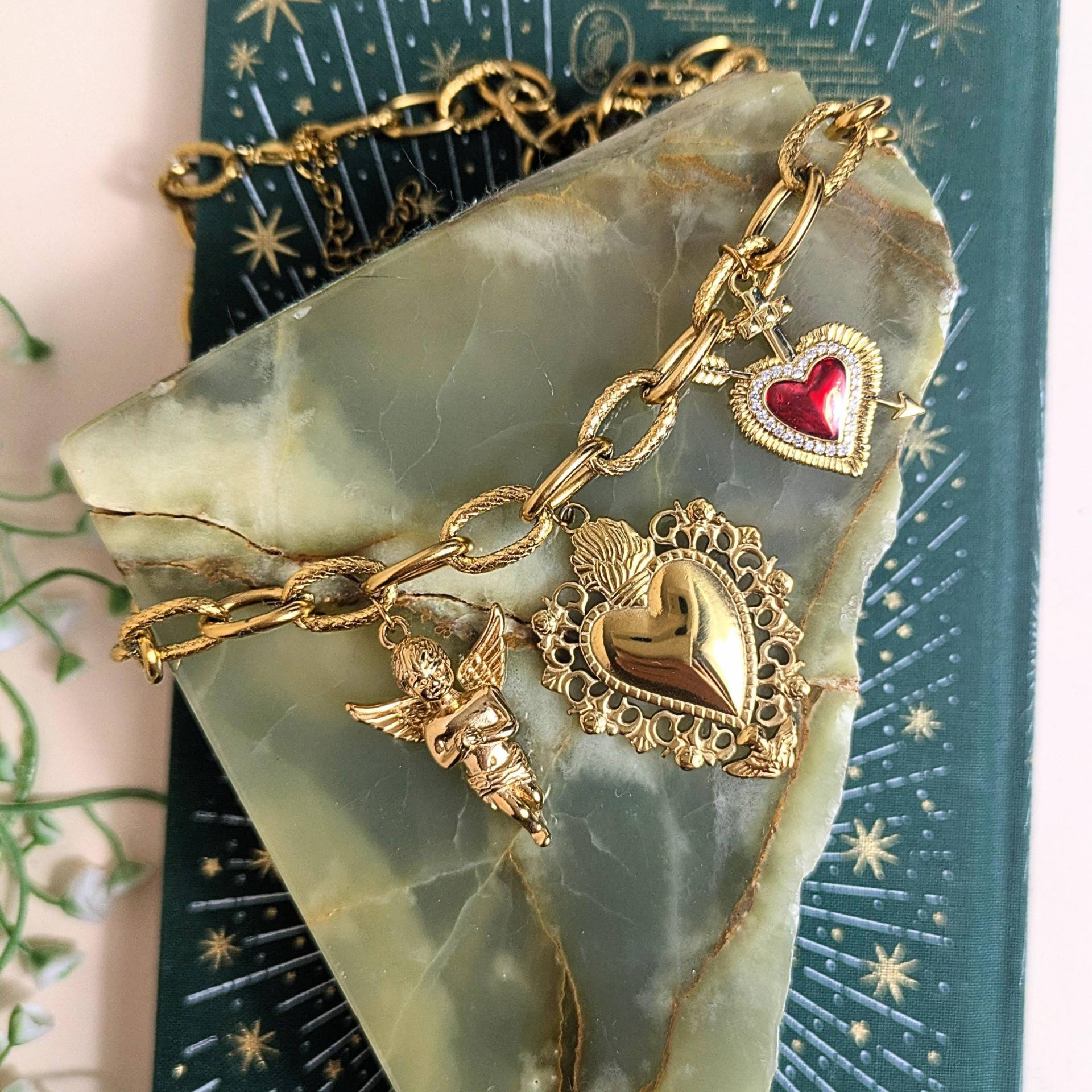 Romeo Und Julia Halskette Gold Kette Herz Engel Putte Vintage Italienisch Schmuck Geschenkidee Frau Geburtstagsgeschenk Liebe Anhänger Edel Romeo Und Julia Halskette Gold Kette Herz Engel Putte Vintage Italienisch Schmuck Geschenkidee Frau Geburtstagsgeschenk Liebe Anhänger Edel von Jovarte