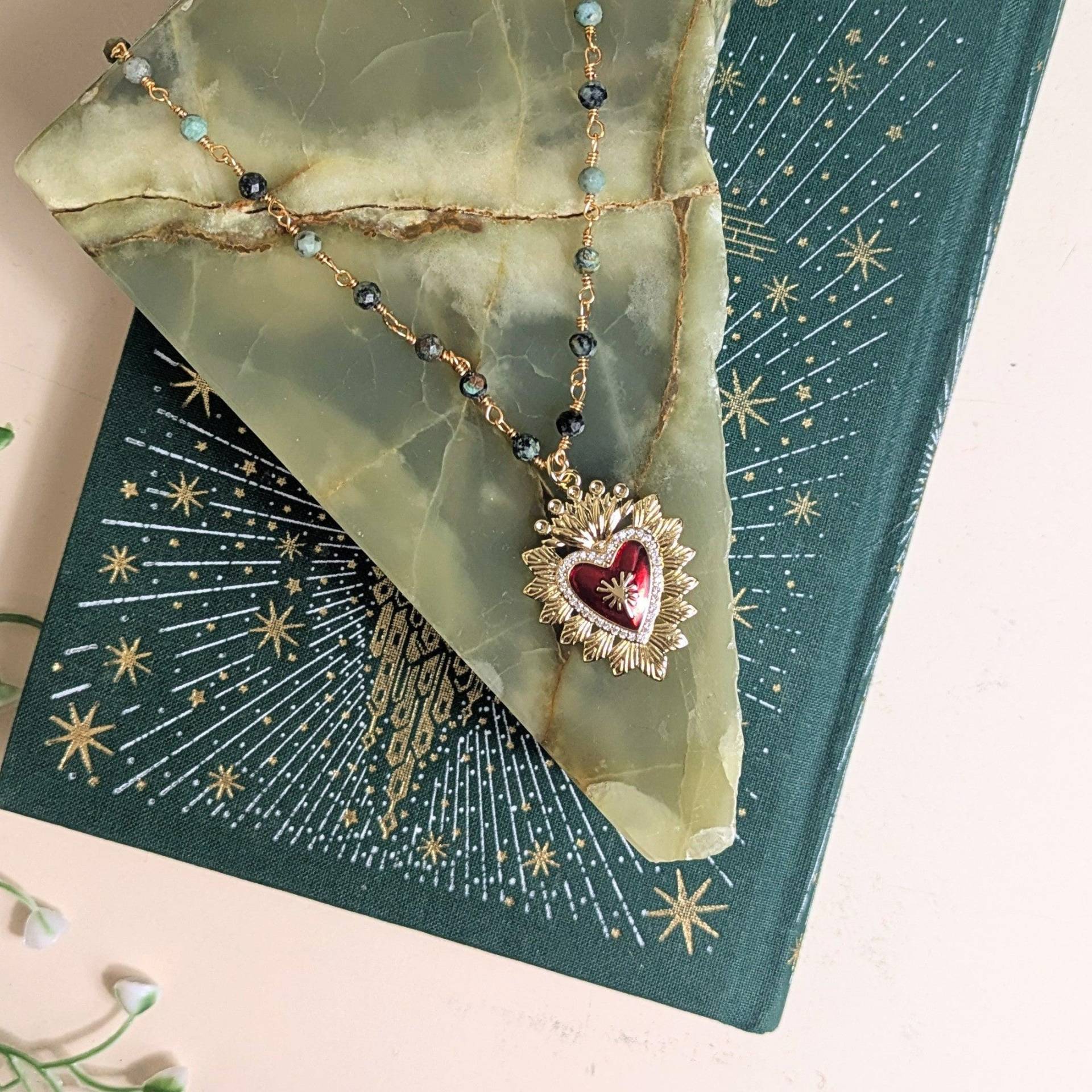 Romeo Und Julia Halskette Gold Kette Herz Vintage Italienisch Schmuck Stein Grün Geschenkidee Frau Geburtstagsgeschenk Liebe Anhänger Edel Romeo Und Julia Halskette Gold Kette Herz Vintage Italienisch Schmuck Stein Grün Geschenkidee Frau Geburtstagsgeschenk Liebe Anhänger Edel von Jovarte