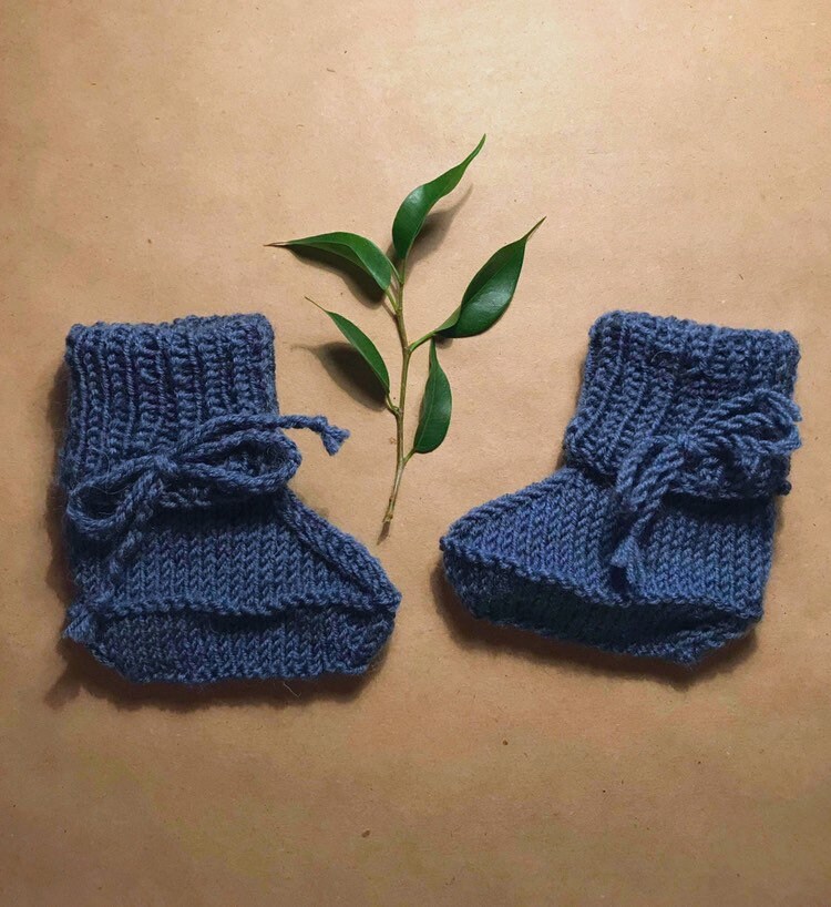 Süßer Gestrickter Baby Stiefel Mit Gerippten Falten Und Schleife Gebunden Süßer Gestrickter Baby Stiefel Mit Gerippten Falten Und Schleife Gebunden von JoyAndOak