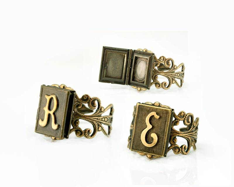 Geschichte Ihres Lebens Ring A - Z Monogramm Buch Medaillon Individuell Personalisieren Geschenk Einstellbar Auf Jede Größe Bibliophile von JoyDVshop
