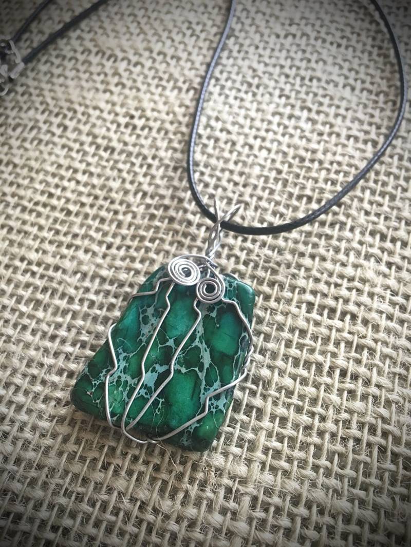 Dunkelgrün Wire Wrap Halskette. Halskette Aus Grünem Jaspis. Grüner Jaspis Anhänger Dunkelgrün Wire Wrap Halskette. Halskette Aus Grünem Jaspis. Grüner Jaspis Anhänger von JoyOfDixieDesigns
