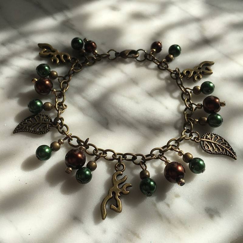 Herbst Bronze Braunes Bettelarmband Hirschkopf Blätter Armband Waldig Silhouette Grün Braun Herbst Bronze Braunes Bettelarmband Hirschkopf Blätter Armband Waldig Silhouette Grün Braun von JoyOfDixieDesigns