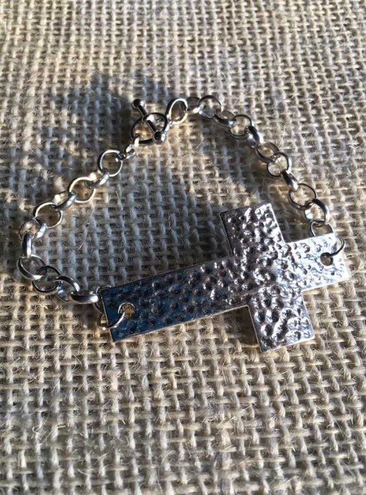Kreuz Armband Silber Gehämmert Seitlich Anhänger Strukturierte Kette Kreuz Armband Silber Gehämmert Seitlich Anhänger Strukturierte Kette von JoyOfDixieDesigns