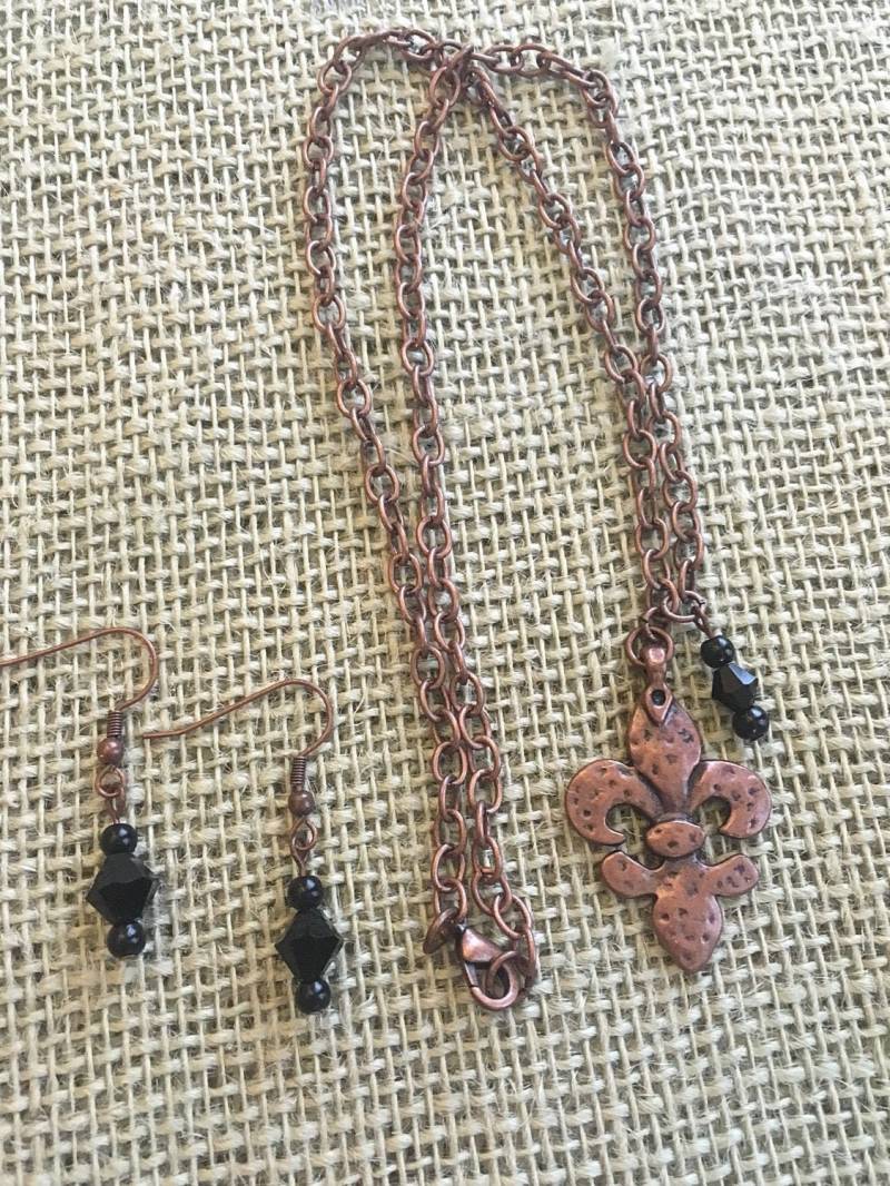 Kupfer Fleur De Lis Halskette Set New Orleans Saints Football Kupfer Fleur De Lis Halskette Set New Orleans Saints Football von JoyOfDixieDesigns