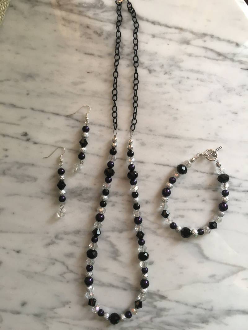 Lila, Schwarz, Silber Perlen Schwarze Kette Halskette von JoyOfDixieDesigns