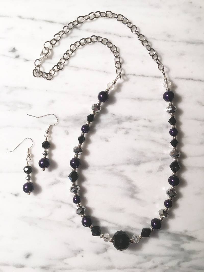 Lila, Schwarz, Silber Perlenkette, Armband, Ohrringe Lila, Schwarz, Silber Perlenkette, Armband, Ohrringe von JoyOfDixieDesigns