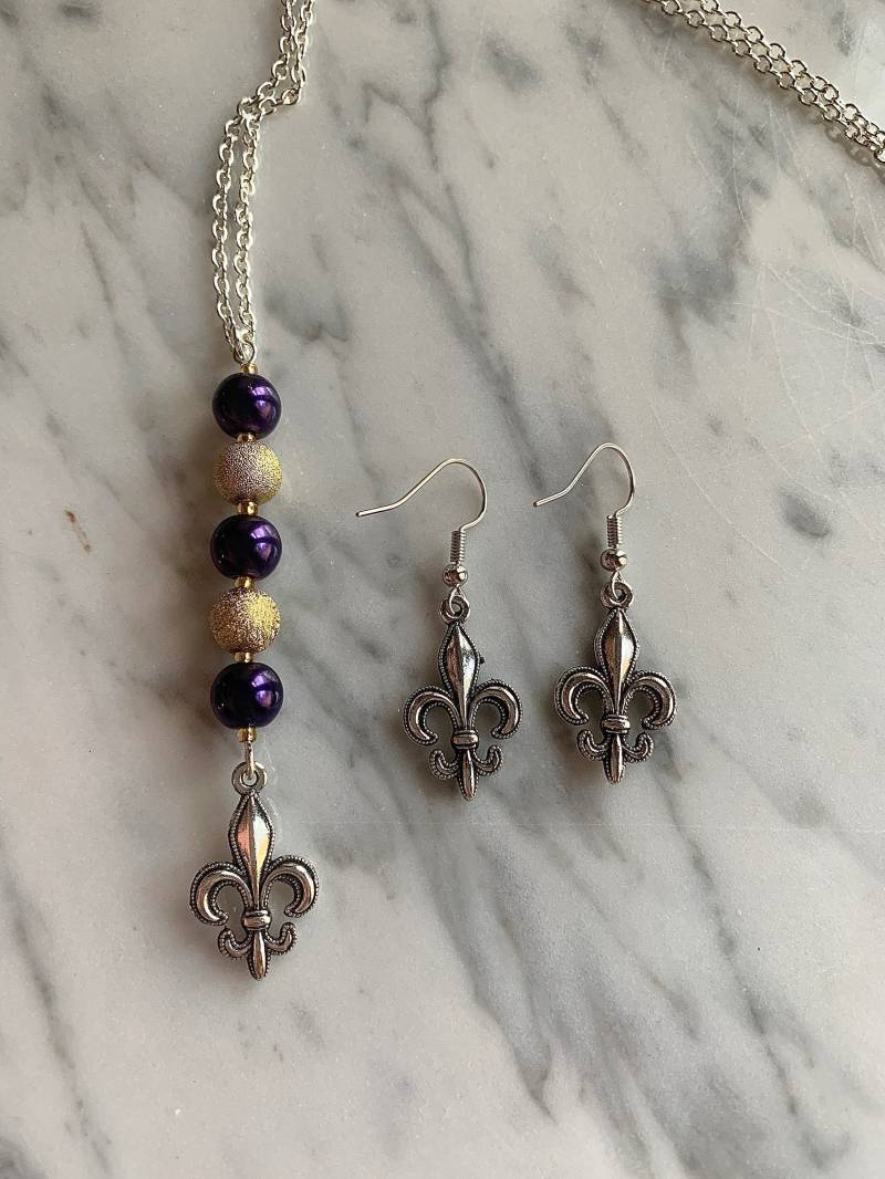 Louisiana Inspiriert Lila Gold Fleur De Lis Halskette Set New Orleans Cajun Louisiana Inspiriert Lila Gold Fleur De Lis Halskette Set New Orleans Cajun von JoyOfDixieDesigns