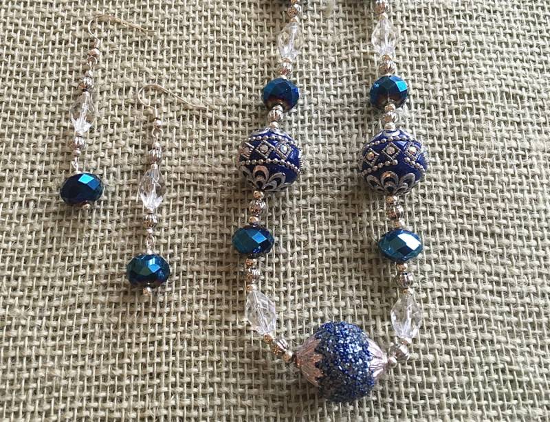 Marineblaue Perlenkette Und Ohrringe Mit Kette Marineblaue Perlenkette Und Ohrringe Mit Kette von JoyOfDixieDesigns