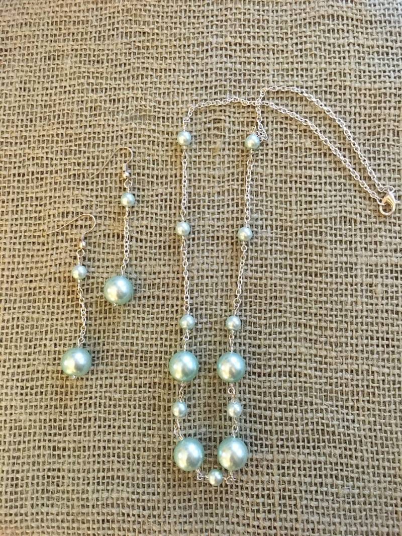Mintgrüne Faux Pearl Rosenkranz Stil Halskette Und Ohrringe Mintgrüne Faux Pearl Rosenkranz Stil Halskette Und Ohrringe von JoyOfDixieDesigns