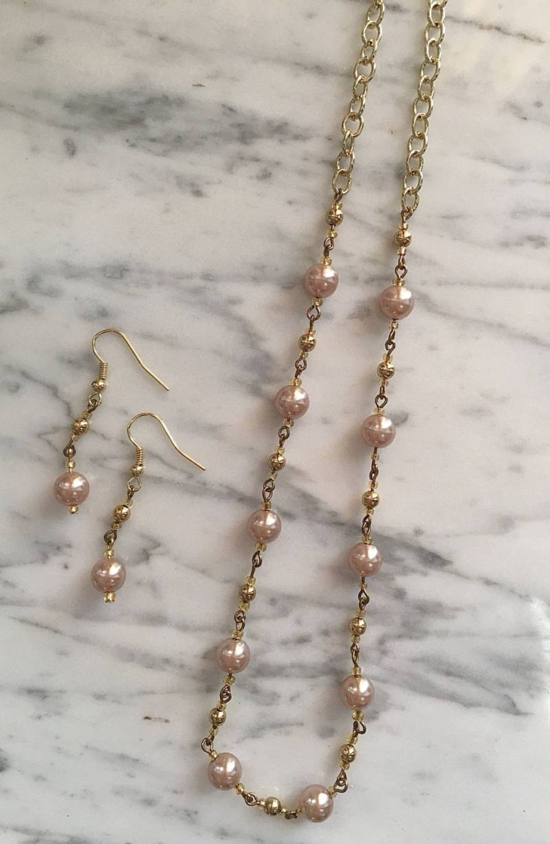 Rosenkranz Stil Rosa Perlen Gold Kette Halskette Set Rosenkranz Stil Rosa Perlen Gold Kette Halskette Set von JoyOfDixieDesigns