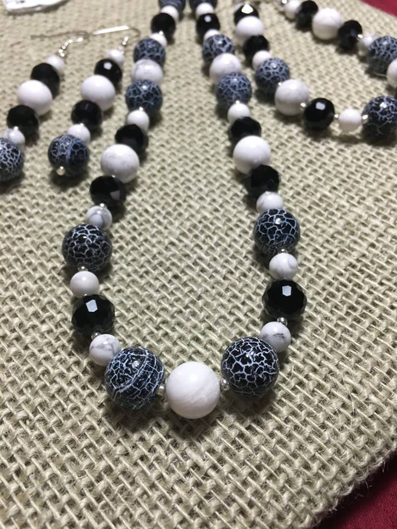 Schwarz Und Weiß Schlangenhaut Achat Türkis Perlen Halskette Set Schwarz Und Weiß Schlangenhaut Achat Türkis Perlen Halskette Set von JoyOfDixieDesigns