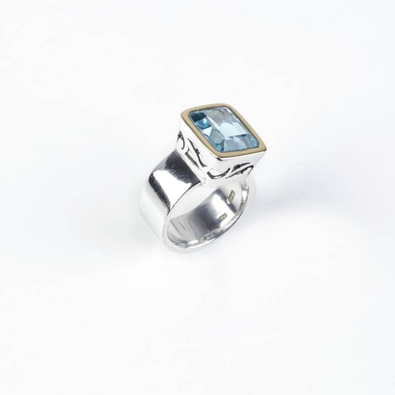 Ring With Blue Topaz Made Of 925 Silver - Stylish Elegant & Dainty Jewelry With Gold Ring With Blue Topaz Made Of 925 Silver - Stylish Elegant & Dainty Jewelry With Gold von JoyaJewelsSoul