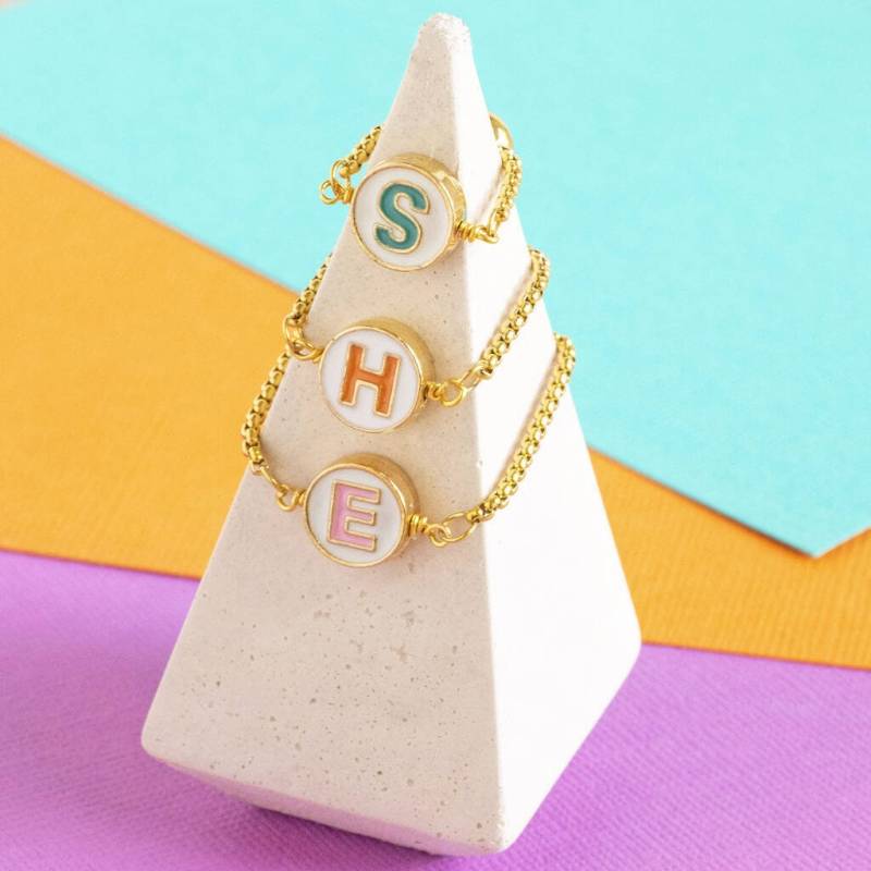 Runder Emaille Initial Kettenschieber Ring von JoybyCorrineSmith