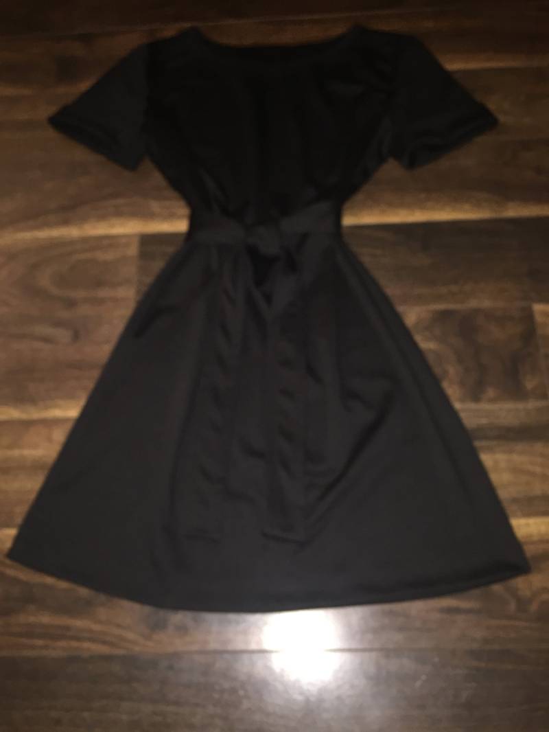 Lässig Oder Kleid, Tiefschwarzes Polyester-Kleid Mit Passendem Gürtel Und Aufgerollten Ärmeln, Maschinenwaschbar, Trocknergeeignet, 34 "Länge von JoycesCandlesShoppe