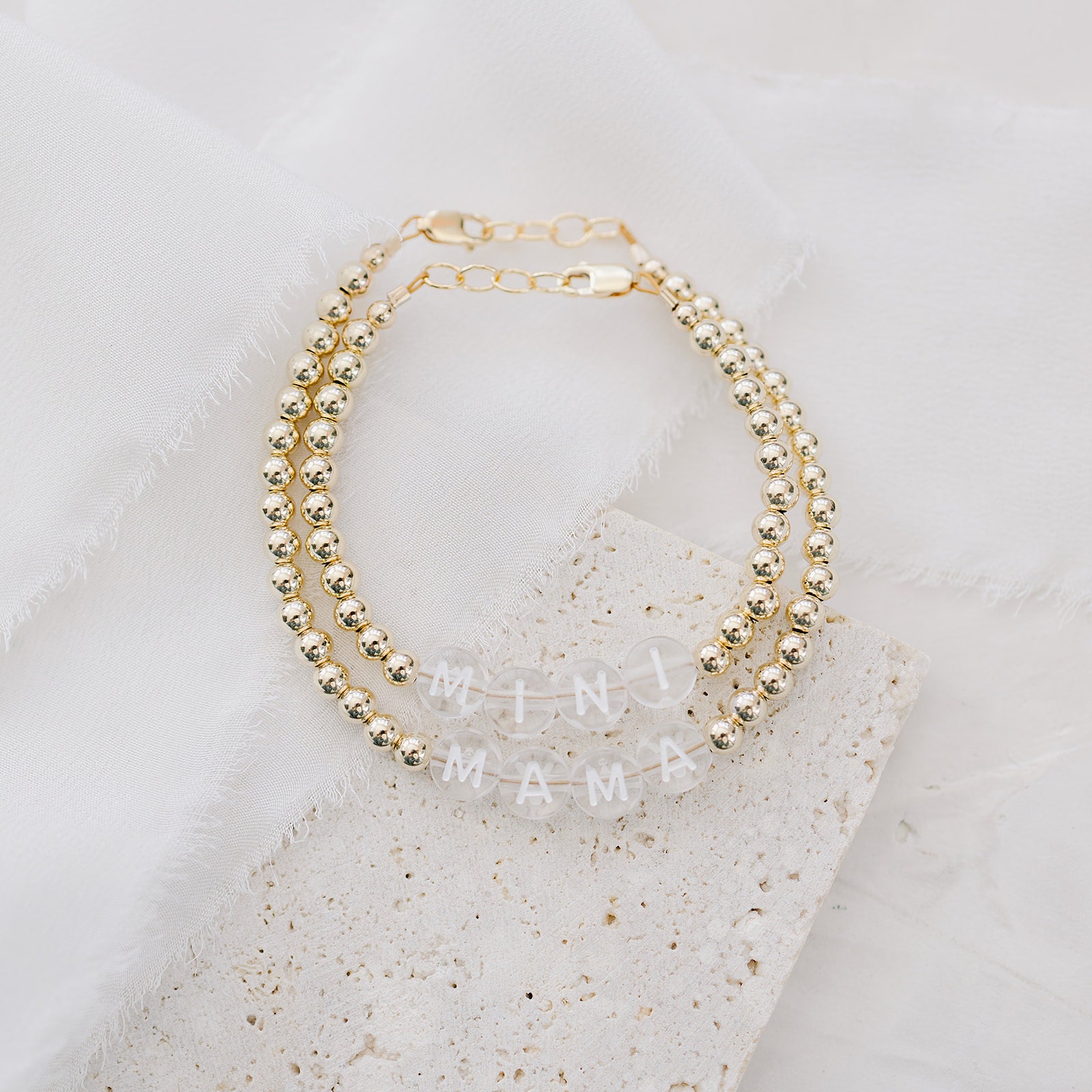 Mama Und Mini Armband Set - Ich Armbänder-Buchstaben-Perlen-Armband-Wasserdicht-Mutter Tochter - Passende Armbänder - Neue Mutter Geschenk von JoyfulBeadCompany