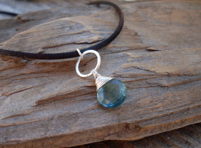 Blaue Aquamarin Edelstein Anhänger, Silber Gefüllt Draht Umwickelt Herzförmigen Charme Ozean Blau Anhänger Blaue Aquamarin Edelstein Anhänger, Silber Gefüllt Draht Umwickelt Herzförmigen Charme Ozean Blau Anhänger von JoyfulLittleRings