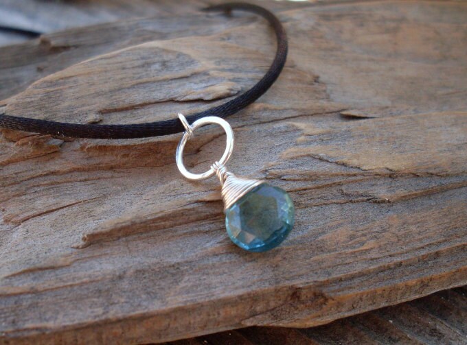 Blaue Aquamarin Edelstein Anhänger, Silber Gefüllt Draht Umwickelt Herzförmigen Charme Ozean Blau Anhänger Blaue Aquamarin Edelstein Anhänger, Silber Gefüllt Draht Umwickelt Herzförmigen Charme Ozean Blau Anhänger von JoyfulLittleRings