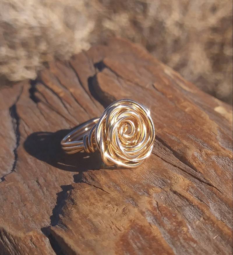 Goldring, Rose Geformter Wunderschöne Blume Wire Wrapped Gold-Filled Ring Goldring, Rose Geformter Wunderschöne Blume Wire Wrapped Gold-Filled Ring von JoyfulLittleRings