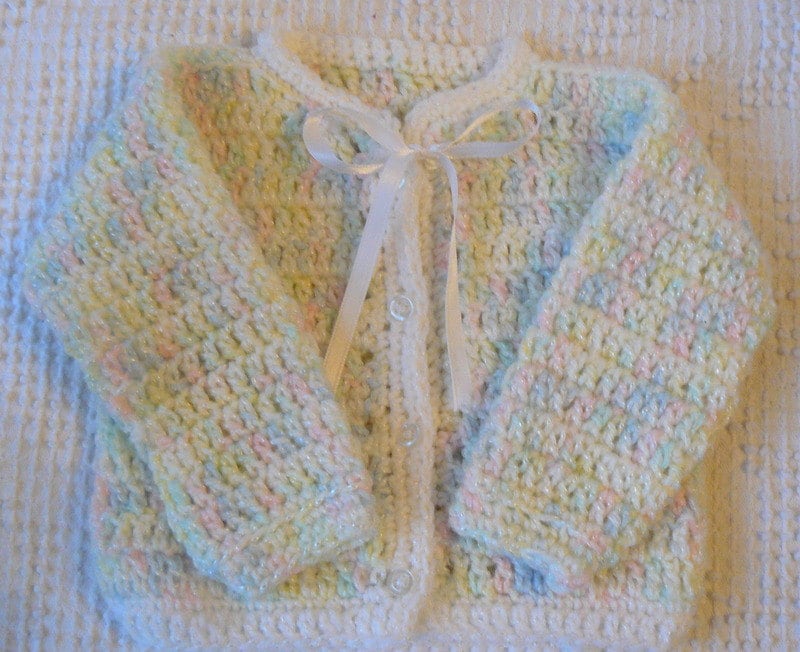 Vintage Baby Strickjacke in Pastellfarben Gehäkelt Vintage Baby Strickjacke in Pastellfarben Gehäkelt von JoyfulMakesAndFinds