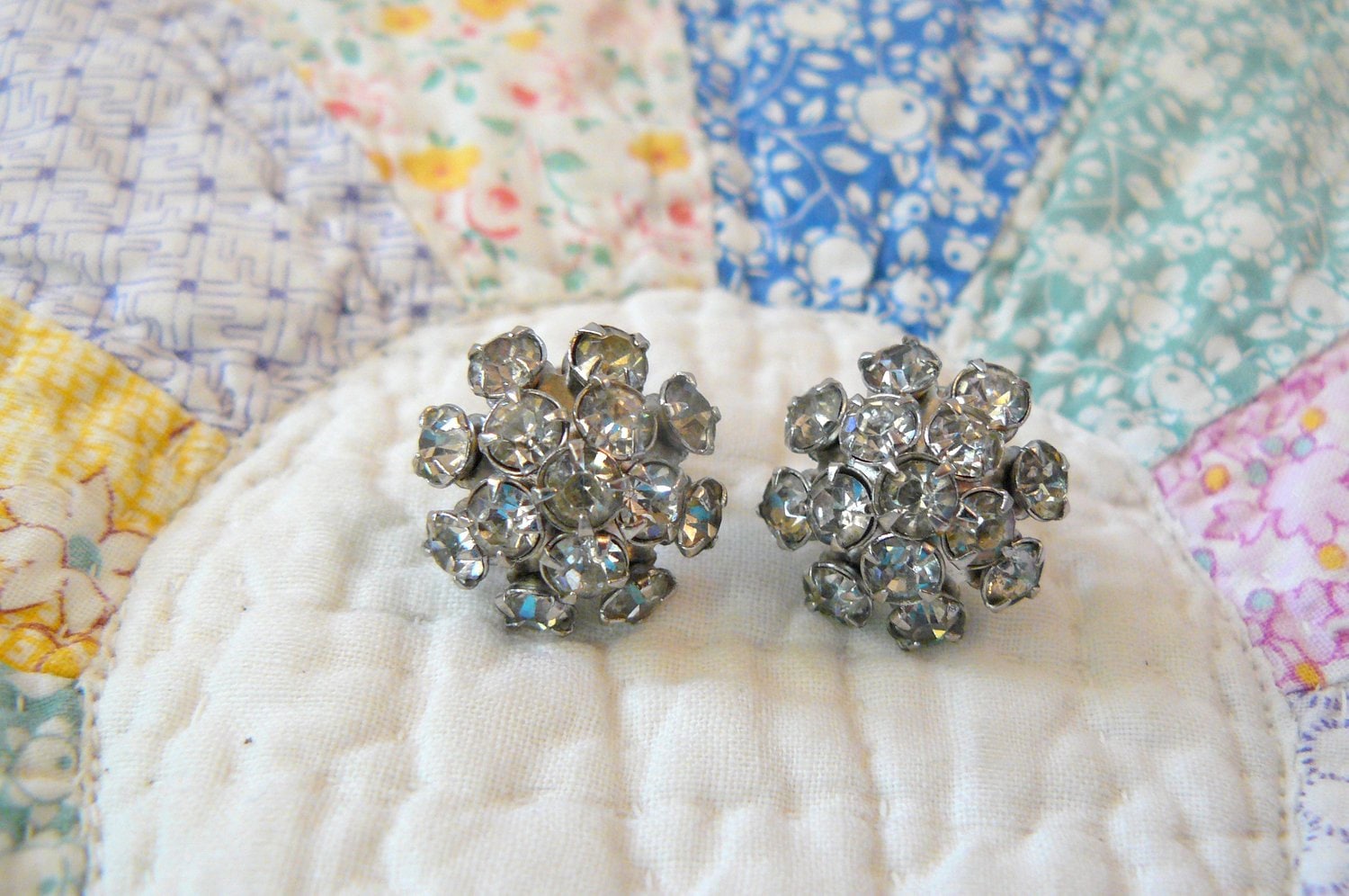 Vintage Strass Ohrringe Silber Ohrstecker, Ohne Ohrlöcher Vintage Strass Ohrringe Silber Ohrstecker, Ohne Ohrlöcher von JoyfulMakesAndFinds