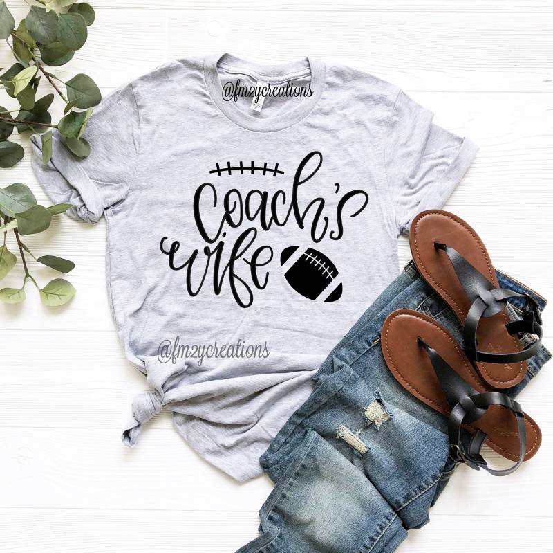 Coachs Frau Shirt | Trainer Shirt Frau Dibs Auf Fußball Fußballtrikots Für Frauen Coachs Frau Shirt | Trainer Shirt Frau Dibs Auf Fußball Fußballtrikots Für Frauen von JoyfulPartyCoThreads