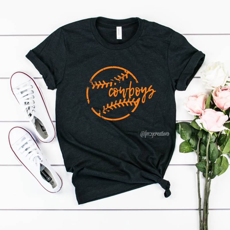 Cowboys Baseball Shirt | Spiel Baseball-Shirts Für Damen Softball Oklahoma St University Cowboys Baseball Shirt | Spiel Baseball-Shirts Für Damen Softball Oklahoma St University von JoyfulPartyCoThreads