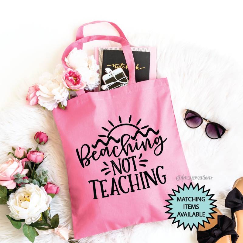 Lehrer Geschenk | Beaching Not Teaching Teacher Tote Schuljahresende Lehrer Geschenk Anerkennung Strandtasche Lehrertasche Tc01 von JoyfulPartyCoThreads