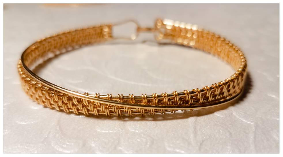 14K Gold-Filled Woven Wire Crossover Armband 14K Gold-Filled Woven Wire Crossover Armband von JoyfulTatter