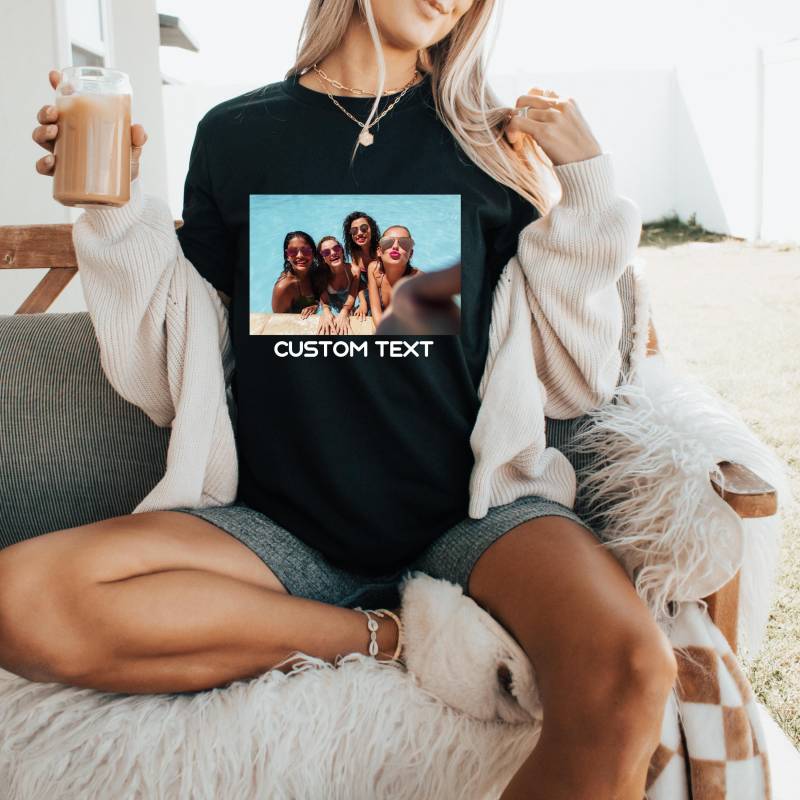 Personalisiertes Foto-Shirt Unisex-Baumwoll-T-Shirt von JoyfulVibesEmporium