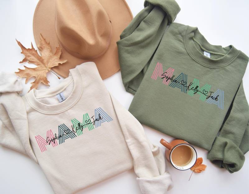 Personalisiertes Mama Sweatshirt Shirt Mit Den Namen Der Kinder von JoyfulVibesEmporium