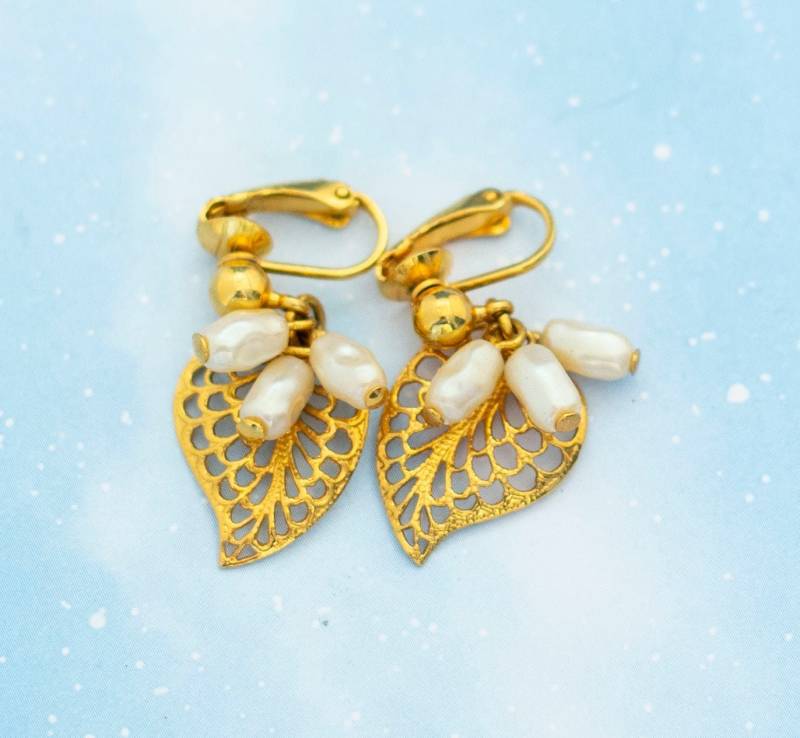Jugendstil Goldene Blatt Ohrclips | Goldfarbene Avon J2 von JoyfulVintageStore