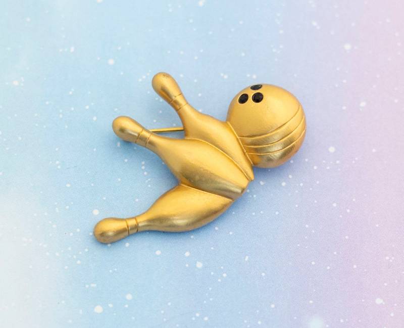 Vintage Goldene Bowling Brosche | Goldfarbene Pin Und Kugel Avon J4 von JoyfulVintageStore