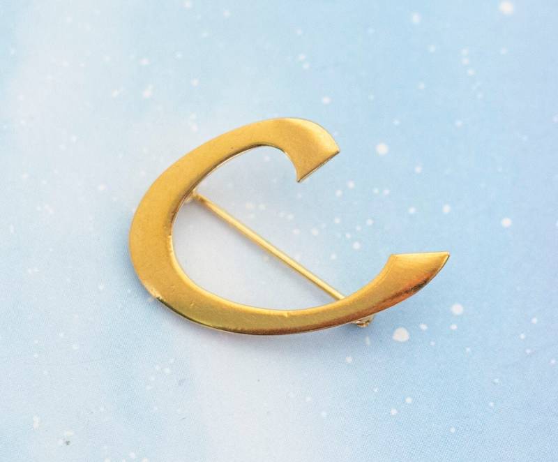 Vintage Initiale "C" Brosche | Buchstabe Goldfarbene J3 von JoyfulVintageStore
