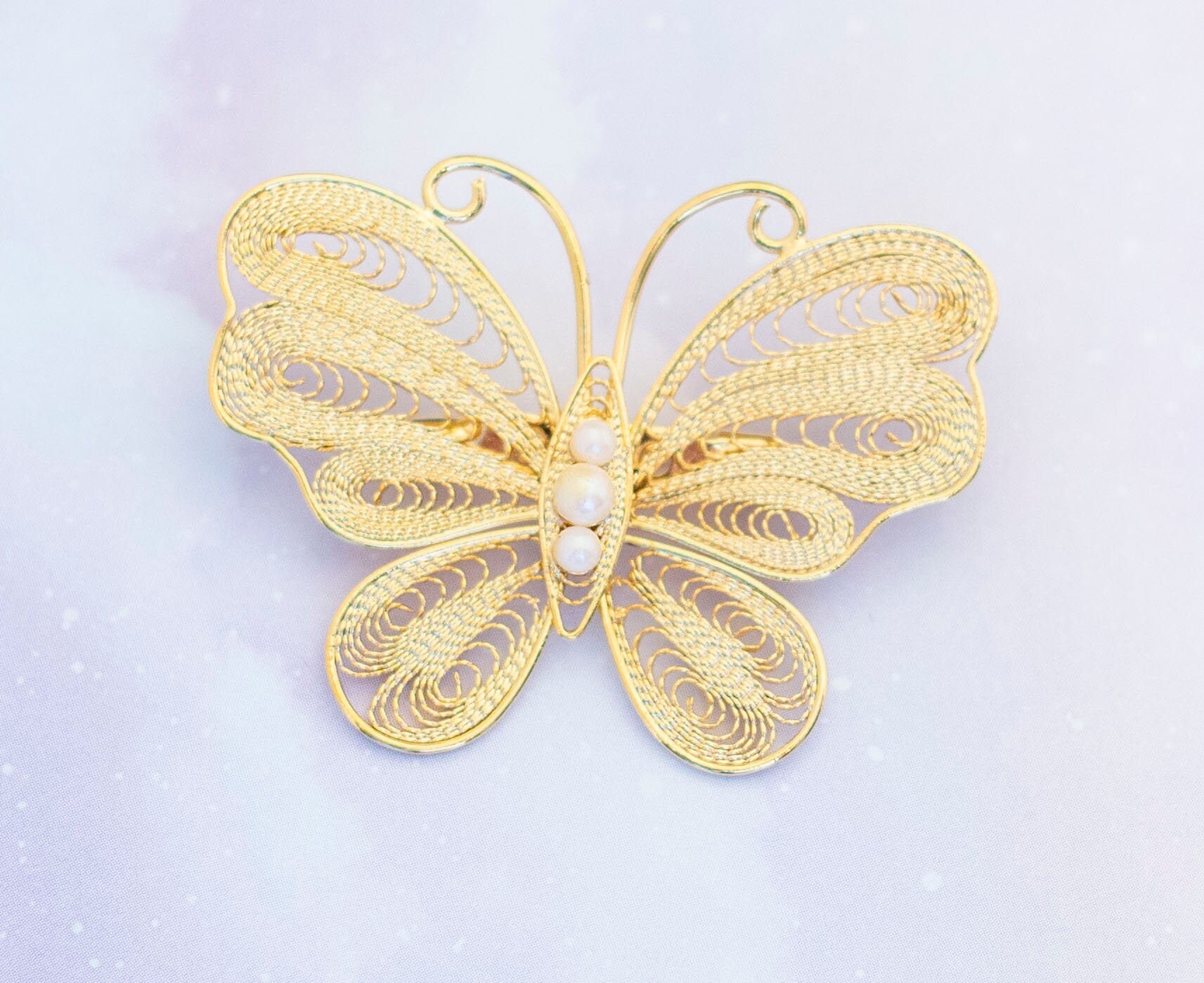 Vintage Perlen Goldene Schmetterling Brosche | Goldfarbene J6 von JoyfulVintageStore