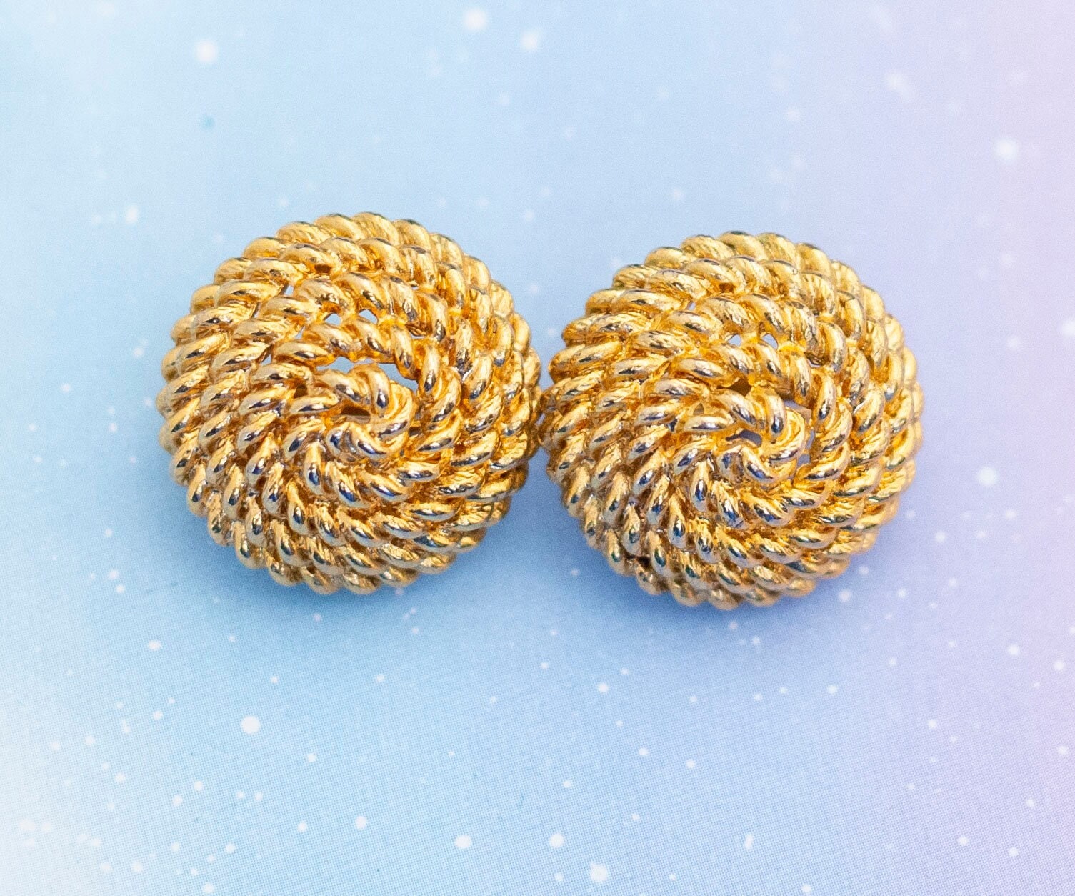 Vintage Spirale Seil Clip On Ohrringe | Goldfarbene Ohrclips J10 von JoyfulVintageStore
