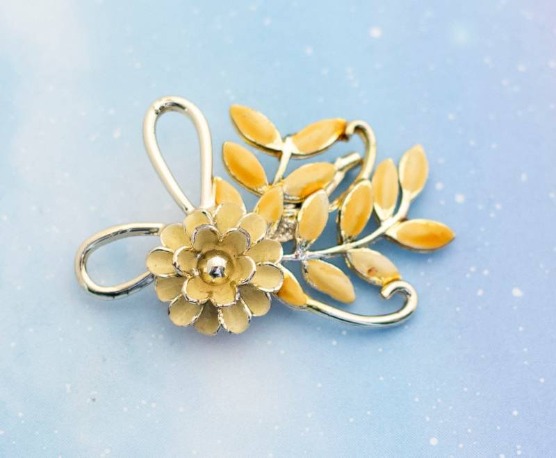 Vintage Wunderschöne Goldene Florale Brosche | Goldfarbene J19 von JoyfulVintageStore