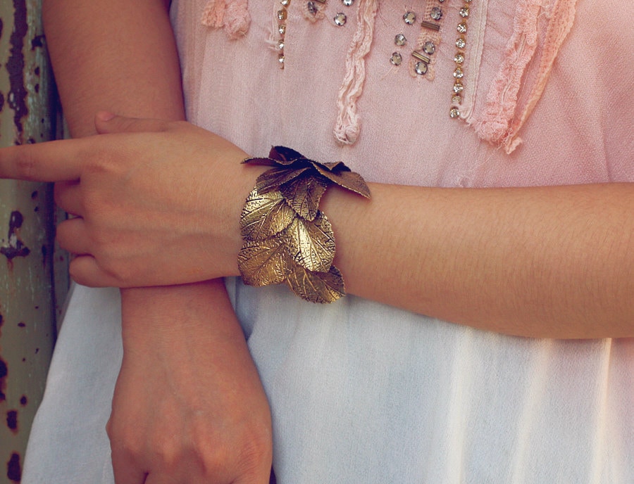 Blattgold Cuff, Blattgoldarmband , Handgemacht Von Ton Blattgold Cuff, Blattgoldarmband , Handgemacht Von Ton von Joyloveclay