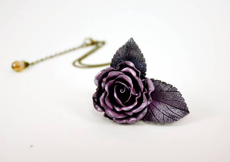 Lila Silberne Rosenhalskette, Handgemachte Blumenhalskette Lila Silberne Rosenhalskette, Handgemachte Blumenhalskette von Joyloveclay