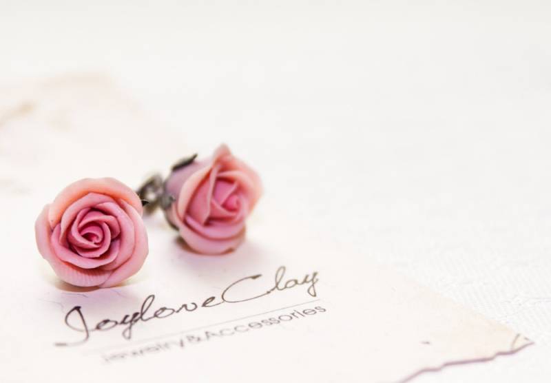 Polymer Clay Mini Rose Ohrringe, Cocktail Hochzeitsschmuck Polymer Clay Mini Rose Ohrringe, Cocktail Hochzeitsschmuck von Joyloveclay