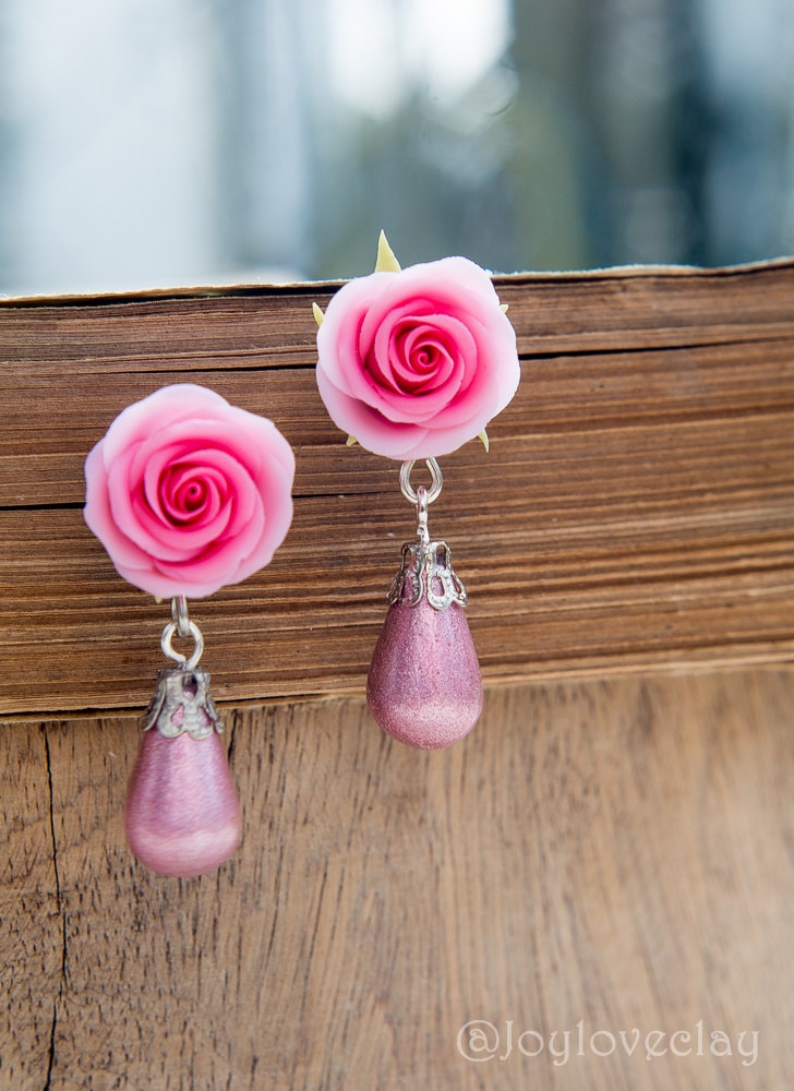 Rosa Rose Ohrringe, Rote Polymer Clay Handgefertigt Rosa Rose Ohrringe, Rote Polymer Clay Handgefertigt von Joyloveclay