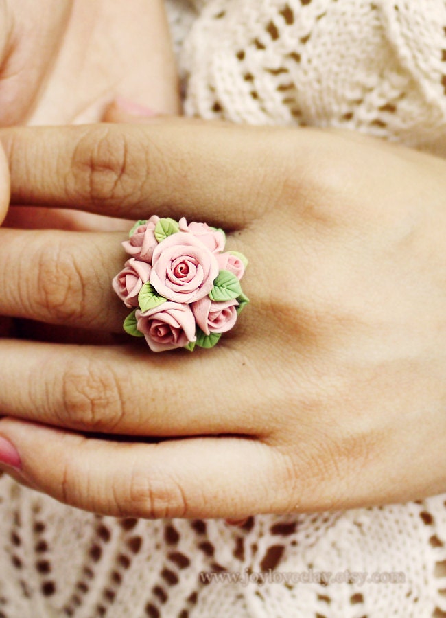 Zarter Zart Rosa Ring Aus Polymer Clay Zarter Zart Rosa Ring Aus Polymer Clay von Joyloveclay
